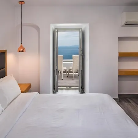 Thireas Fira (Santorini)
