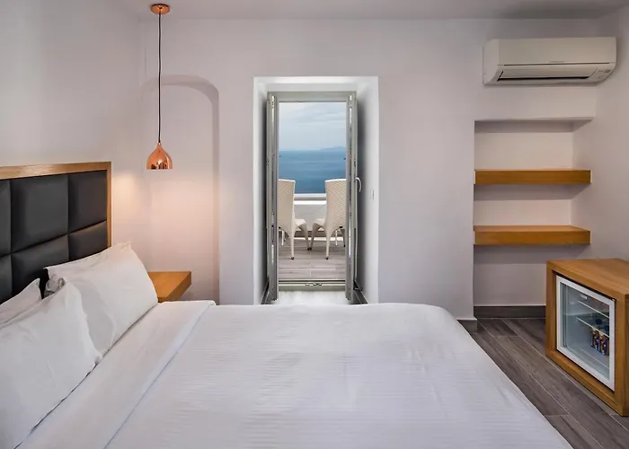 Thireas Fira (Santorini)