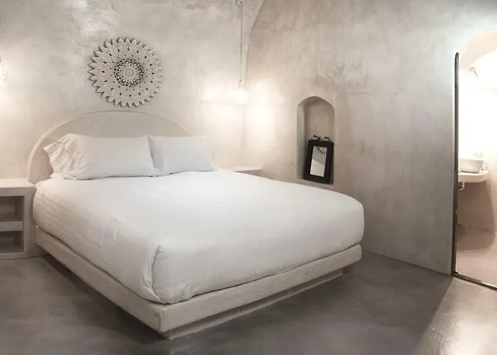 Thireas 4* Fira (Santorini)